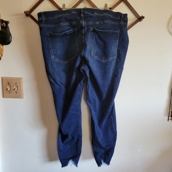 Lane Bryant Mid Rise Skinny Stretchy Distressed Signiture Fit Jean 22 - Picture 6 of 8